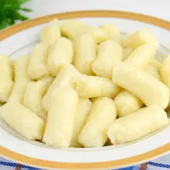 Kluski ryżowe: Gdzie kupić? Znajdź idealne do Pad Thai i Tteokbokki