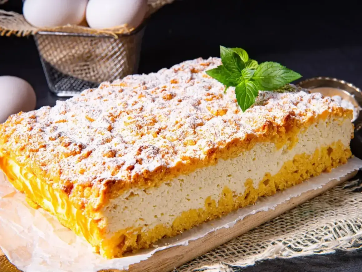 Pyszny sernik z 1kg sera, posypany cukrem pudrem i kruszonką, z miętą. Ile czasu piec sernik z 1kg sera?