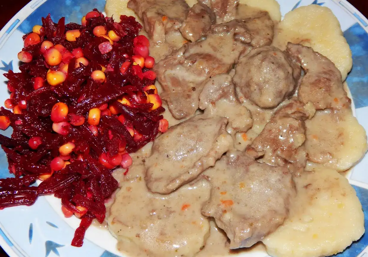 Ozory wołowe w sosie chrzanowym - przepis na idealny obiad