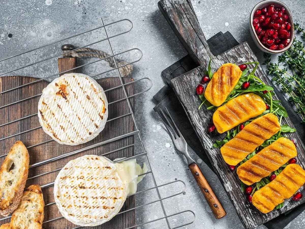 Grillowane sery, halloumi na grillu, camembert z grilla